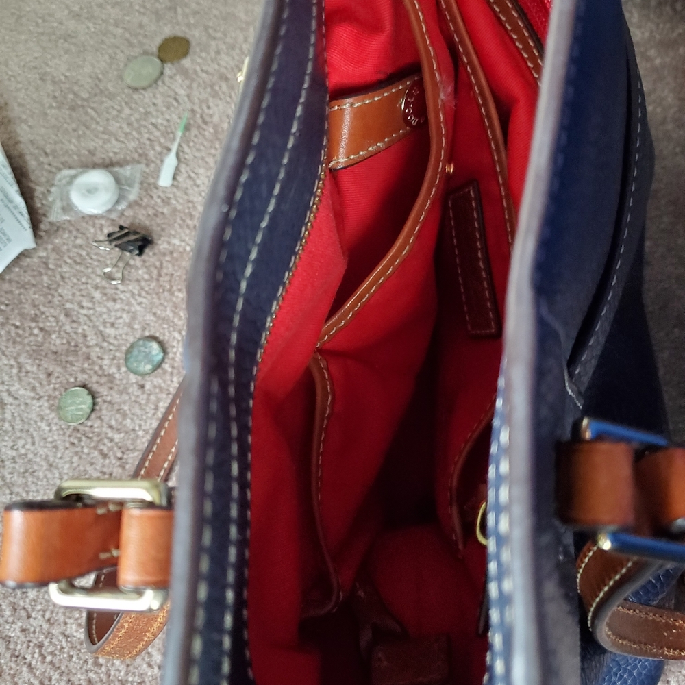 Dooney and Bourke navy blue pebbled leather shoulder bag - Picture 3 of 6